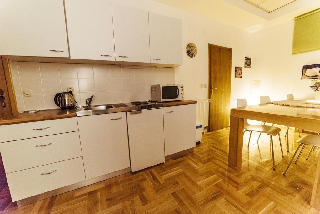 Apartment Dakovo Luaran gambar